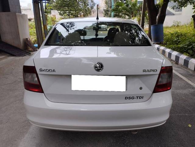 https://images10.gaadi.com/usedcar_image/4174770/original/processed_0d5e8e44ffa2a2a0476d03e52750e0c3.jpg?imwidth=6402