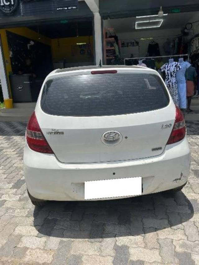 https://images10.gaadi.com/usedcar_image/4174915/original/processed_084f91ad-a118-4843-b17c-765978e23b92.jpeg?imwidth=6401