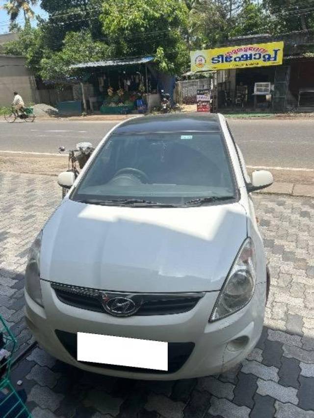 https://images10.gaadi.com/usedcar_image/4174915/original/processed_dcf38c15-eee6-4b74-a93e-4b0ce24e7798.jpeg?imwidth=6402