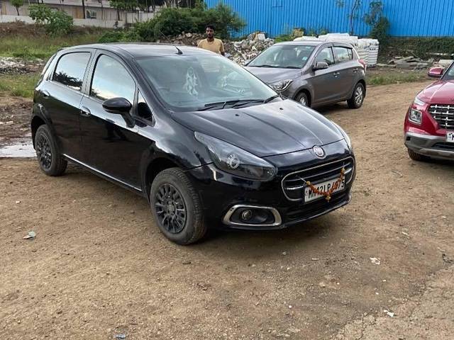 https://images10.gaadi.com/usedcar_image/4174949/original/processed_1ceeacf0-46ea-4484-ac3f-cc20a82cfd00.jpg?imwidth=6400