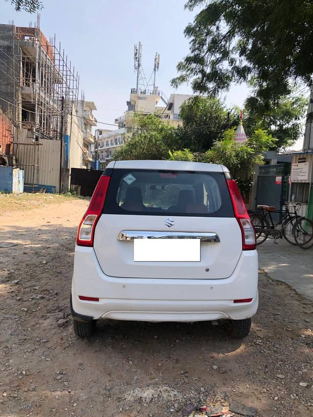 https://images10.gaadi.com/usedcar_image/4174956/original/processed_524dd75cfeed6ea743d5493e93194891.jpg?imwidth=6401