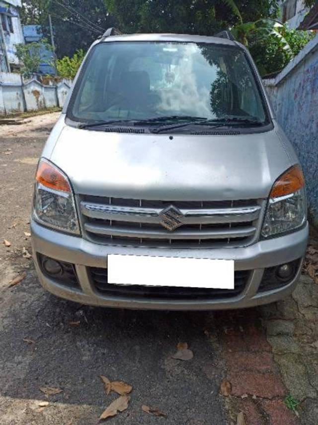 https://images10.gaadi.com/usedcar_image/4174971/original/processed_9d99b803-3b09-4d46-9b4e-0371c4612cfb.jpg?imwidth=6400