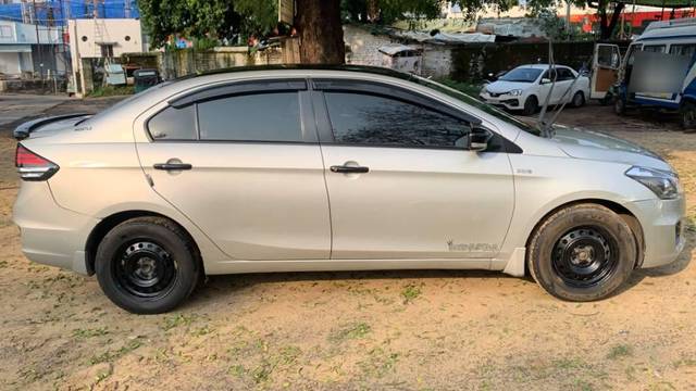 https://images10.gaadi.com/usedcar_image/4175051/original/processed_8fed063e-1249-49eb-8298-9e2e104594f5.jpg?imwidth=6400