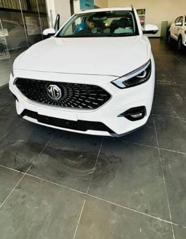 https://images10.gaadi.com/usedcar_image/4175065/original/processed_de0fceef-07bd-42db-bd58-44120aa22e06.jpg?imwidth=6400