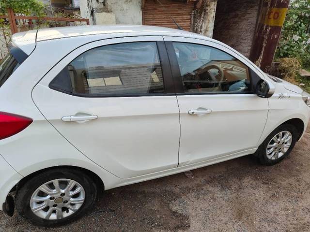 https://images10.gaadi.com/usedcar_image/4175088/original/processed_1c007dd1-91d0-4545-a2e6-903e106b2586.jpg?imwidth=6402