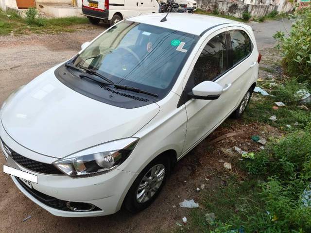 https://images10.gaadi.com/usedcar_image/4175088/original/processed_5bc4280b-9bcf-4520-a6de-657065942e2e.jpg?imwidth=6400