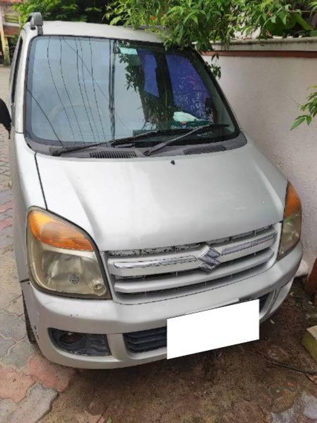 https://images10.gaadi.com/usedcar_image/4175122/original/processed_b4f65ea3-28c8-4afa-b392-b7b569ee5717.jpg?imwidth=6400