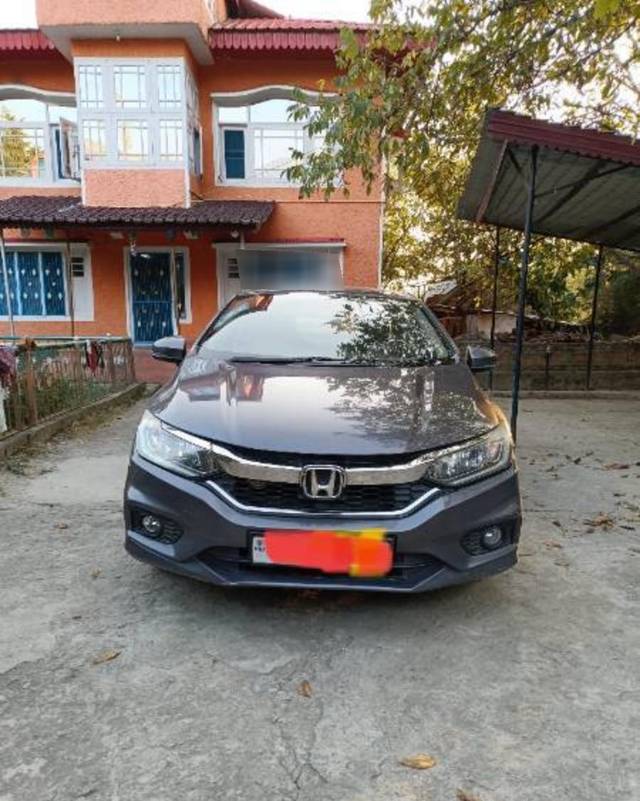 https://images10.gaadi.com/usedcar_image/4175144/original/processed_3dbc4dc3-c43a-4982-92a6-efd86a9c18e4.jpg?imwidth=6400