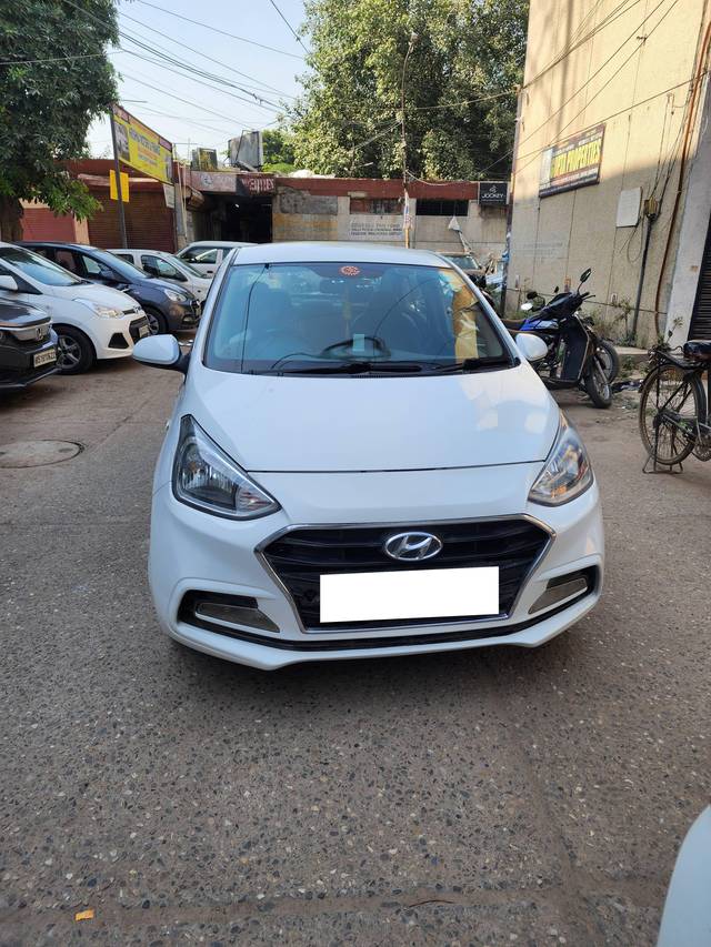 https://images10.gaadi.com/usedcar_image/4175151/original/processed_a21303d150352f47939397badd001677.jpg?imwidth=6402