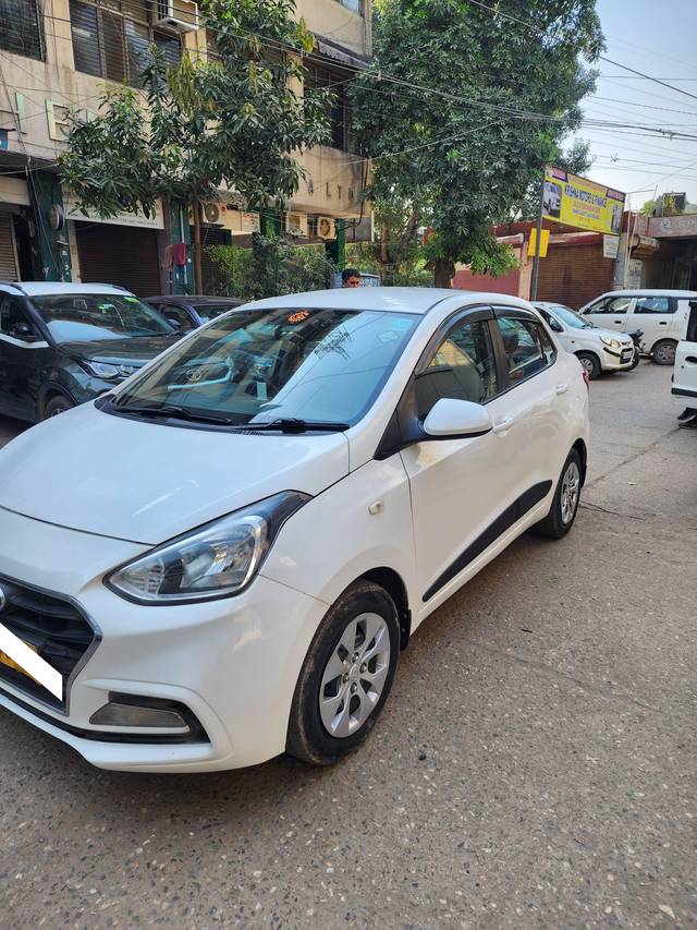 https://images10.gaadi.com/usedcar_image/4175151/original/processed_acd901e64704cd245b1fea24fb982e5c.jpg?imwidth=6400