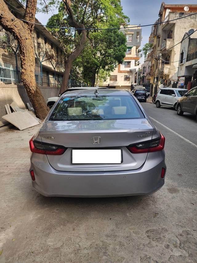 https://images10.gaadi.com/usedcar_image/4175164/original/processed_07c881d225c39f1cb3789a5d91ef59e4.jpg?imwidth=6402