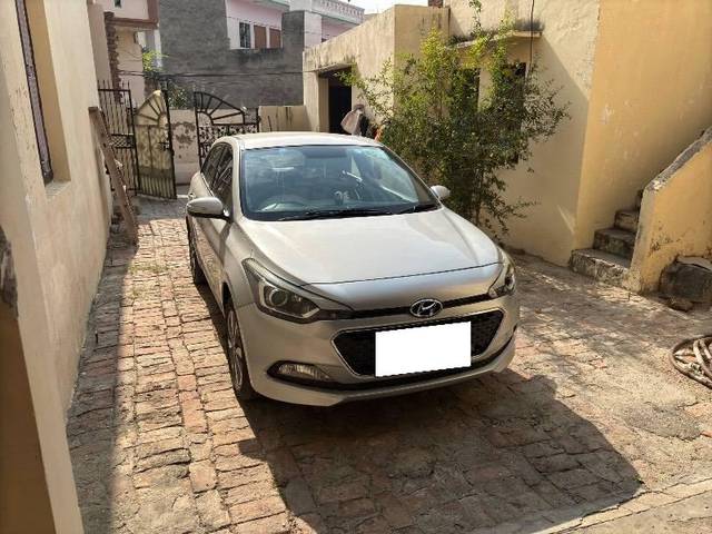 https://images10.gaadi.com/usedcar_image/4175185/original/processed_bc4be679-f375-41a2-bbaa-1486f69466dc.jpg?imwidth=6400