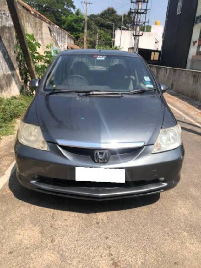 https://images10.gaadi.com/usedcar_image/4175208/original/processed_054a478d-6276-492e-a71f-6ccec4a41220.jpg?imwidth=6400