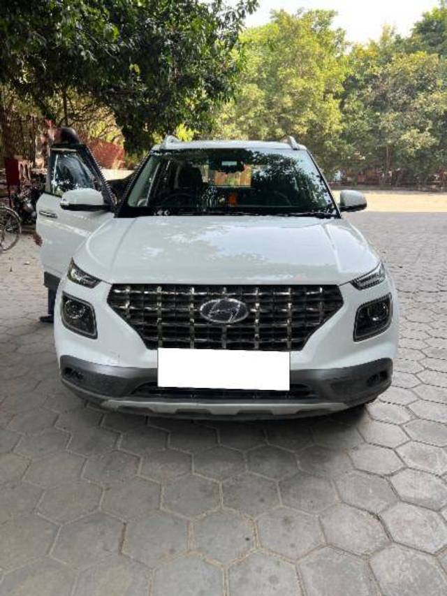 https://images10.gaadi.com/usedcar_image/4175258/original/f68269bc5c883950931e4f347440442e.jpg?imwidth=6400