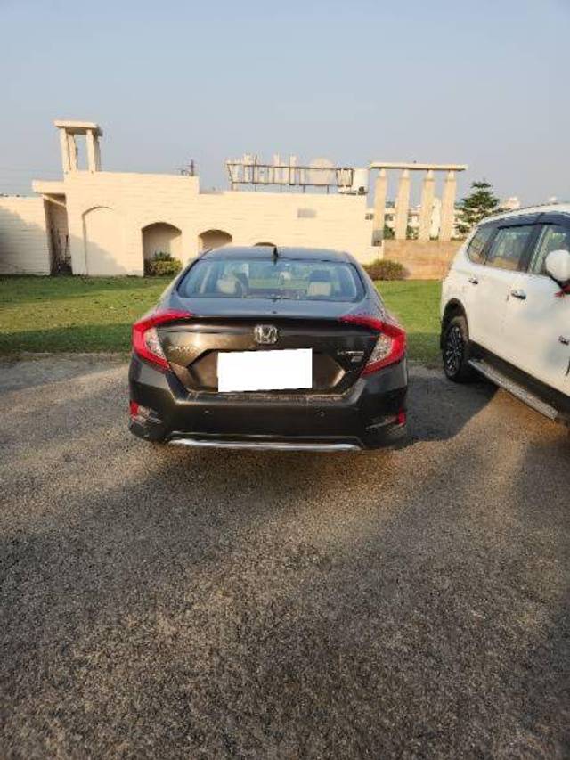 https://images10.gaadi.com/usedcar_image/4175277/original/7ef5681d72ad33e4095f159e285c76b8.jpg?imwidth=6401