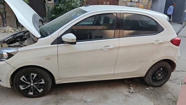 https://images10.gaadi.com/usedcar_image/4175329/original/6ee45089d4acc0ecbf256d43dd9f1077.jpg?imwidth=6401