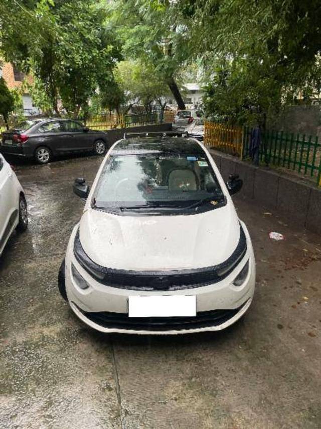 https://images10.gaadi.com/usedcar_image/4175354/original/a541b12bff30b6ac762e882d92729dae.jpg?imwidth=6400