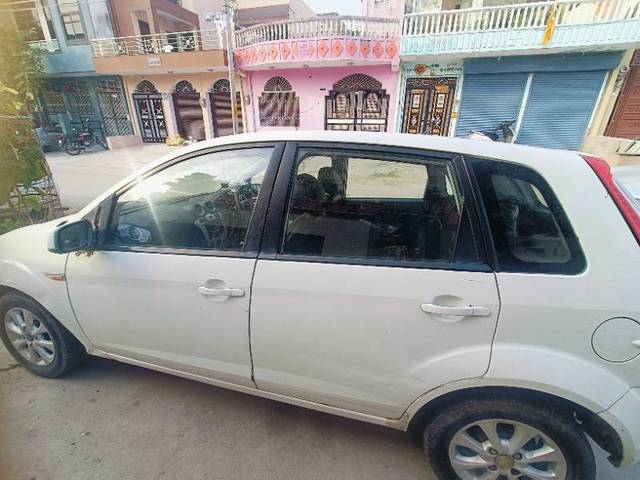 https://images10.gaadi.com/usedcar_image/4175389/original/02393eecc7281fc8d75fd9372b084a6f.jpg?imwidth=6402