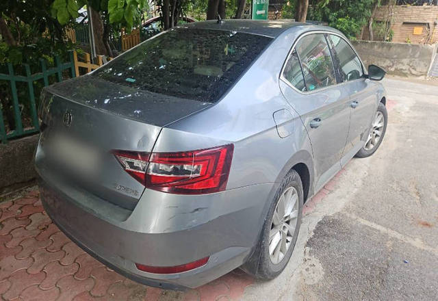 https://images10.gaadi.com/usedcar_image/4175411/original/2b83e03d68db435e65d05b76dab96f75.jpeg?imwidth=6402