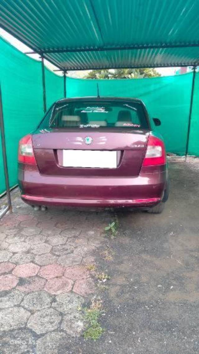 https://images10.gaadi.com/usedcar_image/4175533/original/processed_bda30c6f-2189-4966-b16c-067e319946b5.jpg?imwidth=6400