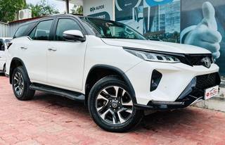 Toyota Fortuner Legender Toyota Fortuner Legender 4x2 AT BSVI