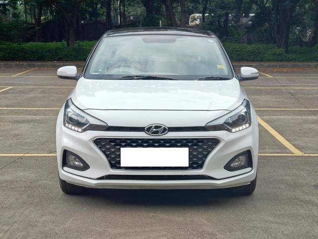 https://images10.gaadi.com/usedcar_image/4175574/original/processed_a185ca8af76f5973fb26e9cc0d6edaf8.jpg?imwidth=6401