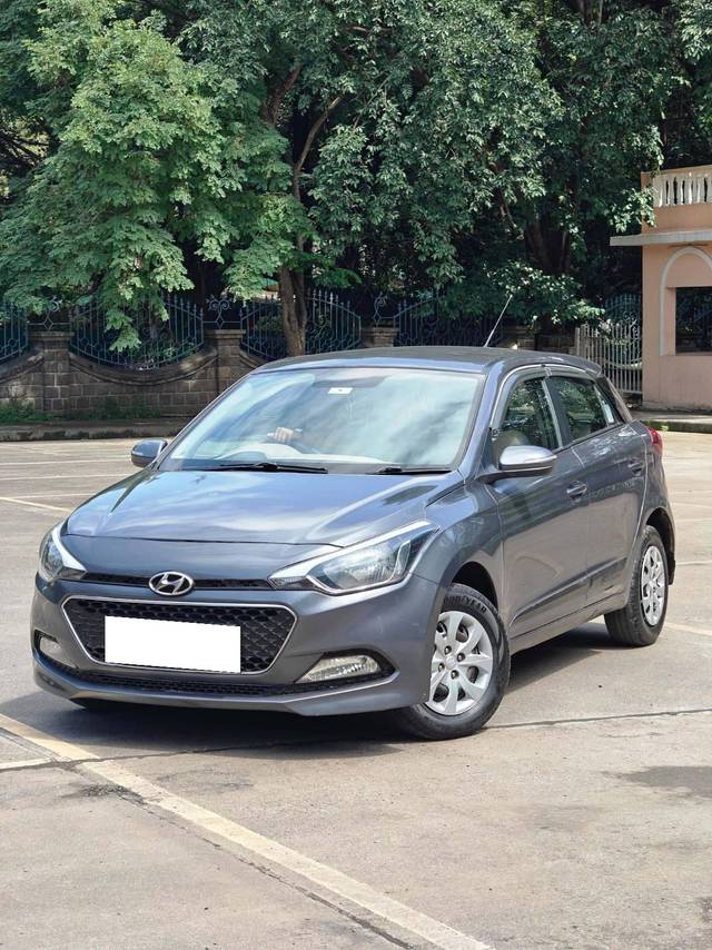 https://images10.gaadi.com/usedcar_image/4175580/original/processed_93b8e4754eb83000dee0c38e6d8df03b.jpg?imwidth=6400