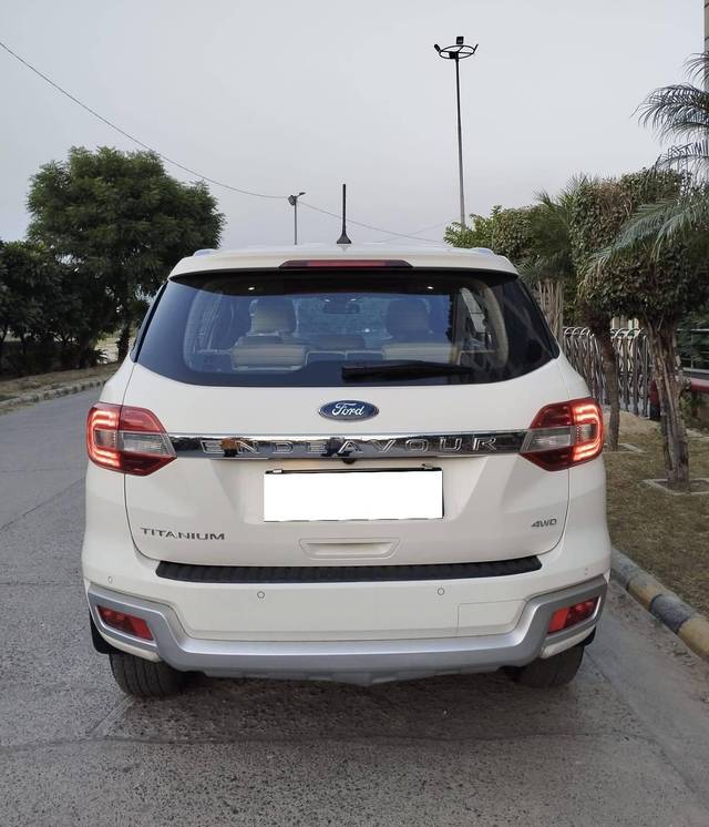 https://images10.gaadi.com/usedcar_image/4175624/original/processed_c2aa91208ff6a7cce341635b7d1567be.jpg?imwidth=6402