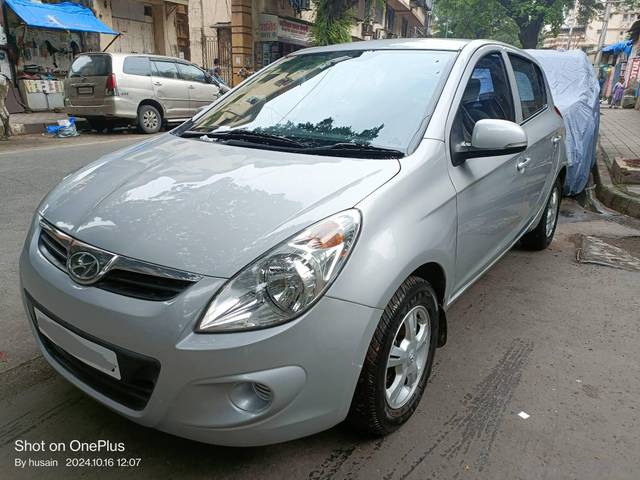 https://images10.gaadi.com/usedcar_image/4175640/original/processed_59ee8b5b58ddfbda117d5dba7e7e284b.jpg?imwidth=6402