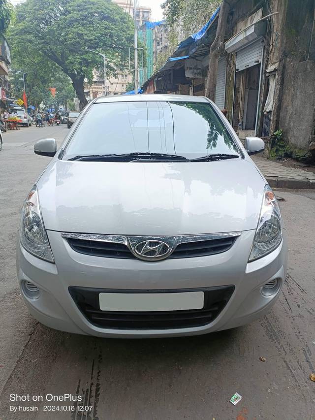 https://images10.gaadi.com/usedcar_image/4175640/original/processed_f8285c172cbca084311ce4c4bf838794.jpg?imwidth=6401