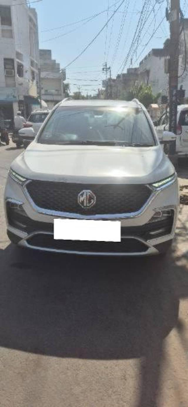 https://images10.gaadi.com/usedcar_image/4175822/original/processed_4d372364-24c5-40d7-b63e-2d69e7025b99.jpg?imwidth=6401