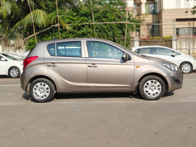 https://images10.gaadi.com/usedcar_image/4175870/original/5ca25636cf4fea5df0c7b14ac0a9c872.jpg?imwidth=6401