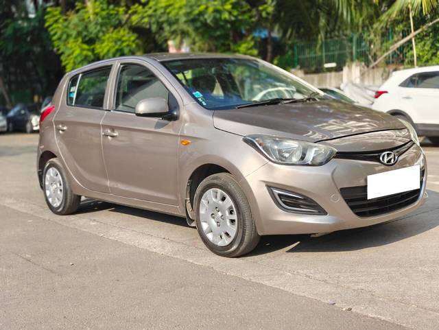 https://images10.gaadi.com/usedcar_image/4175870/original/processed_985b21d4d1caeb544aa8e5b16d1399cc.jpg?imwidth=6400