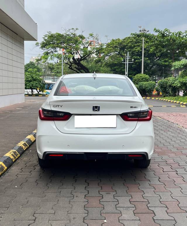 https://images10.gaadi.com/usedcar_image/4175871/original/processed_b09fa77001246a4bccda168be0497873.jpg?imwidth=6402