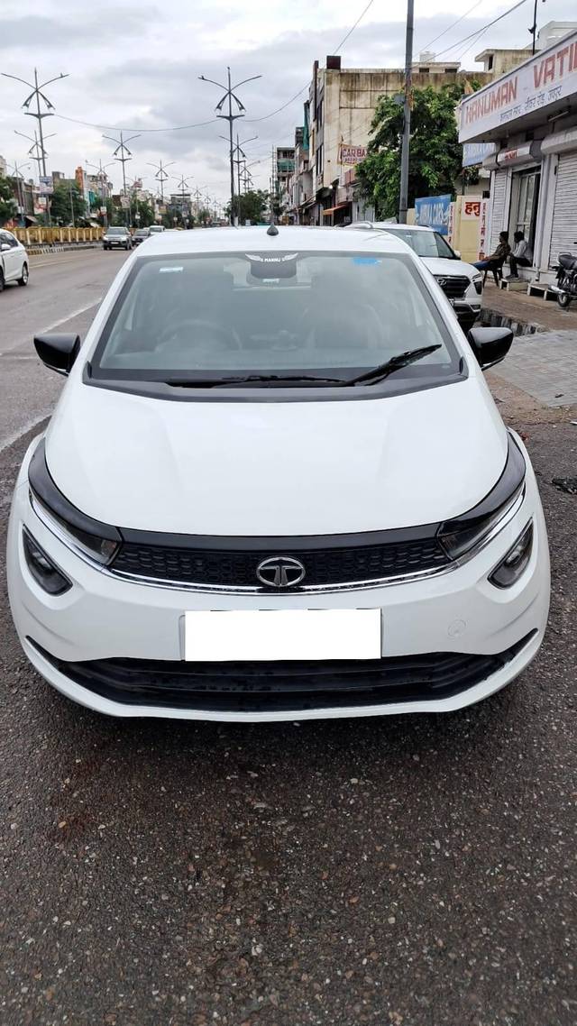 https://images10.gaadi.com/usedcar_image/4175983/original/processed_85bb2dfda18d41c01458d994bef27214.jpg?imwidth=6402