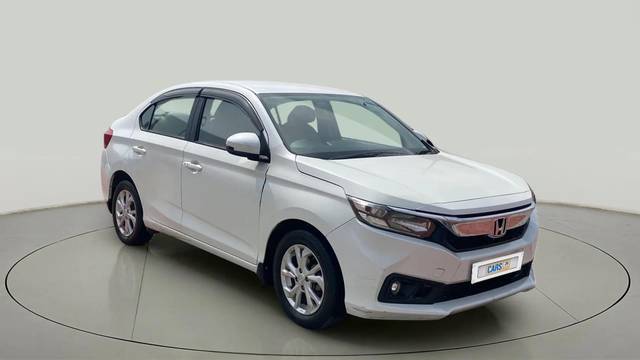 https://images10.gaadi.com/usedcar_image/4175990/original/8501cc1c8fe61379da34a003bcb6523f.jpg?imwidth=6400