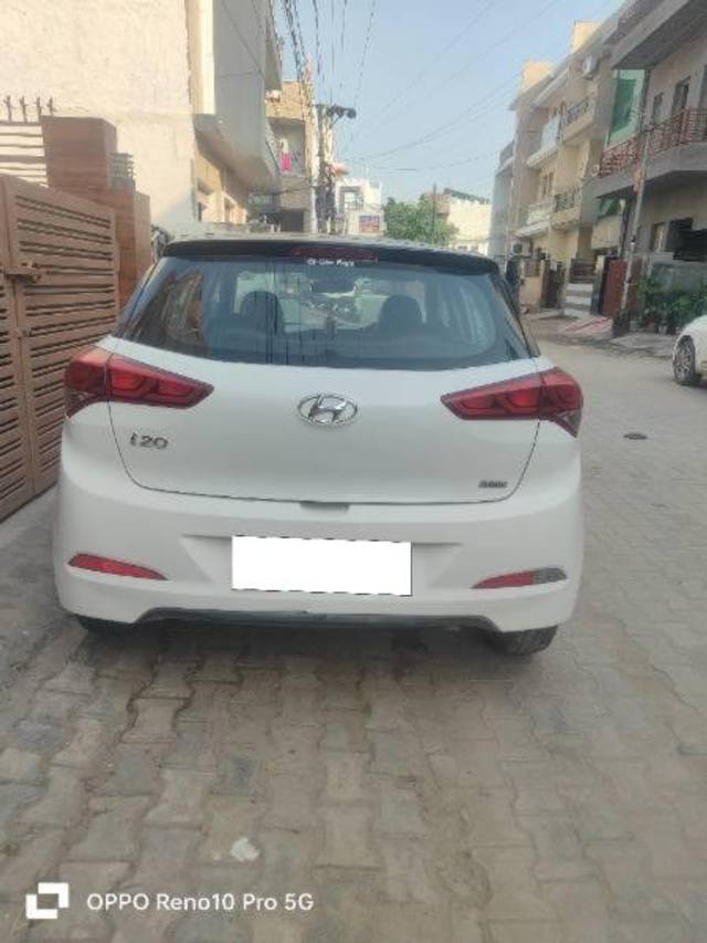 https://images10.gaadi.com/usedcar_image/4176017/original/processed_029dd69e-f38a-4aed-937e-afad1478b5cc.jpg?imwidth=6402