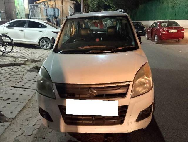 https://images10.gaadi.com/usedcar_image/4176048/original/25cc8d7113b35661a980ae1bcbac0c7e.jpg?imwidth=6400