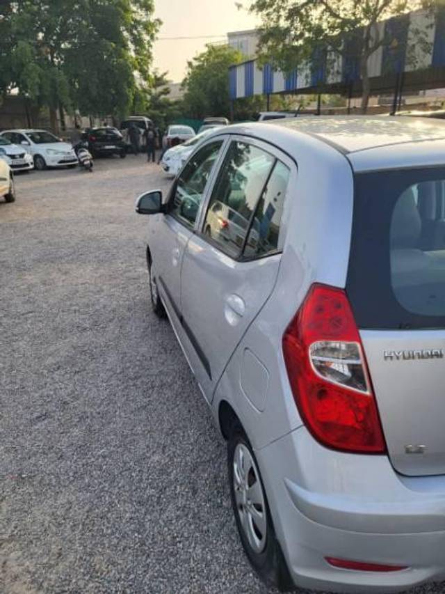 https://images10.gaadi.com/usedcar_image/4176059/original/processed_ac7aa78a-80e8-4f0f-8ec0-4cc018c47f5f.jpg?imwidth=6400