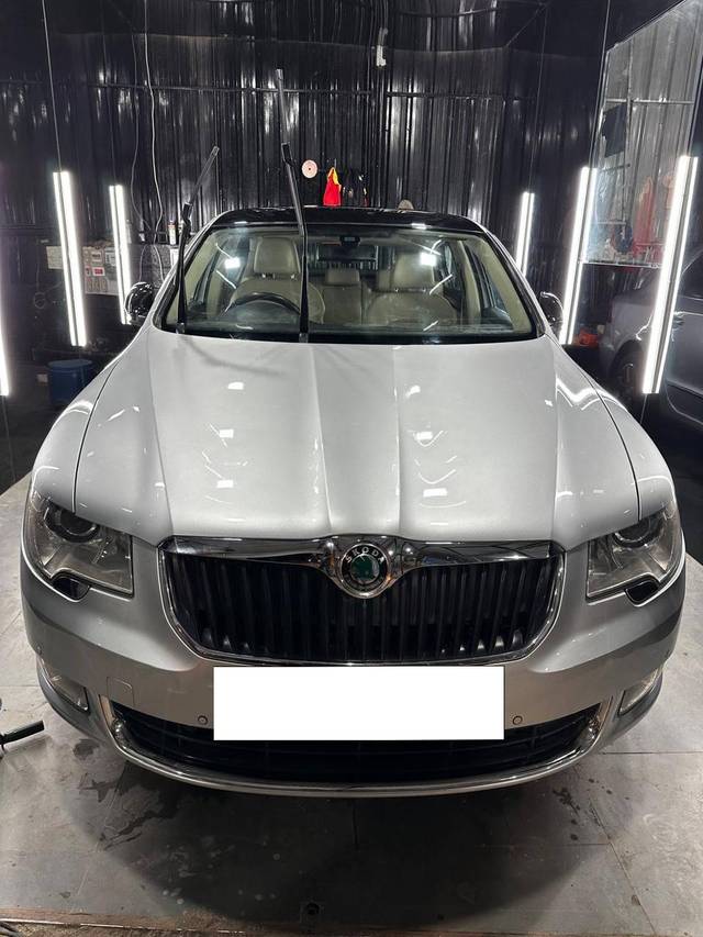 https://images10.gaadi.com/usedcar_image/4176204/original/processed_3e35d29ee670b4a3a144345eb92dbf87.jpeg?imwidth=6401