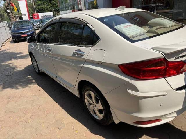 https://images10.gaadi.com/usedcar_image/4176254/original/8b3502af922552e9918898181bfeeb15.jpg?imwidth=6402