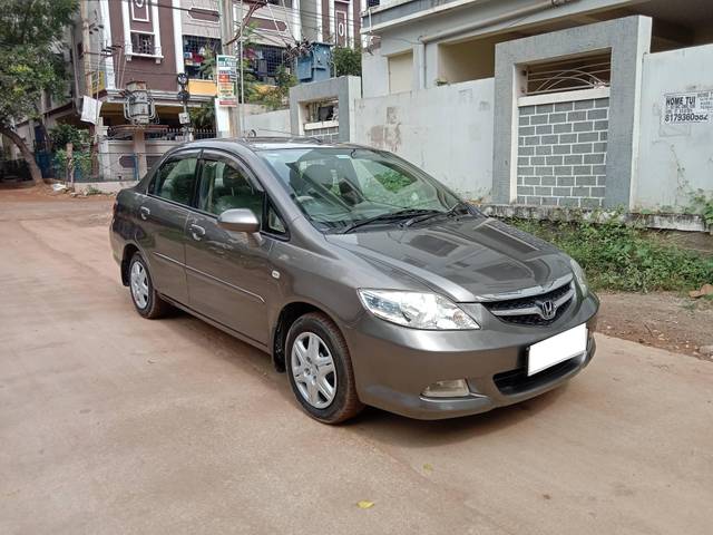 https://images10.gaadi.com/usedcar_image/4176331/original/processed_105fac6a5c9002067f4616224c46f968.jpg?imwidth=6400