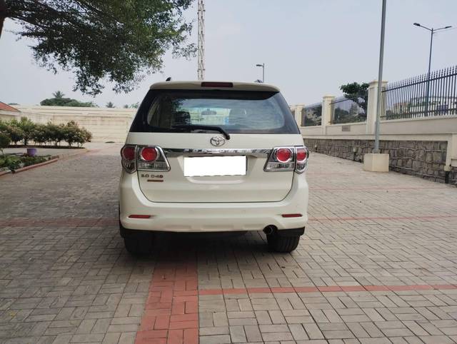 https://images10.gaadi.com/usedcar_image/4176435/original/processed_d545e29bd82bb58536362cc017efc0fd.jpg?imwidth=6402