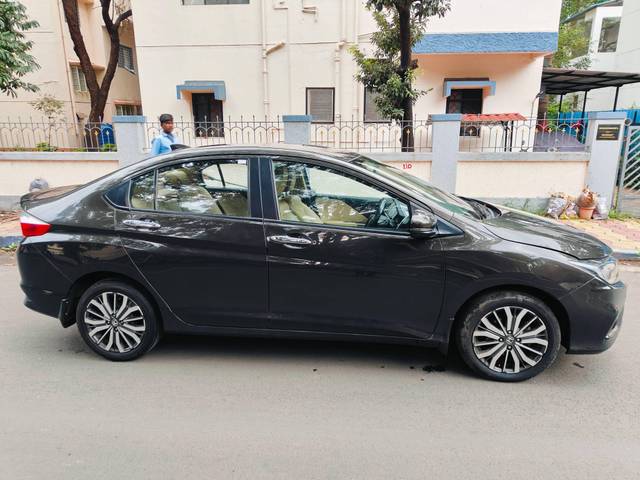 https://images10.gaadi.com/usedcar_image/4176536/original/processed_e71cc6b375e03b2280f2d91e763f6fbc.jpg?imwidth=6401