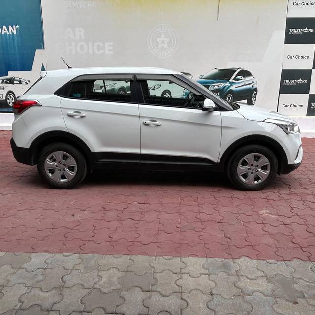 https://images10.gaadi.com/usedcar_image/4176637/original/processed_2a47726d79ffb9d9248a77403c0676d9.jpg?imwidth=6401