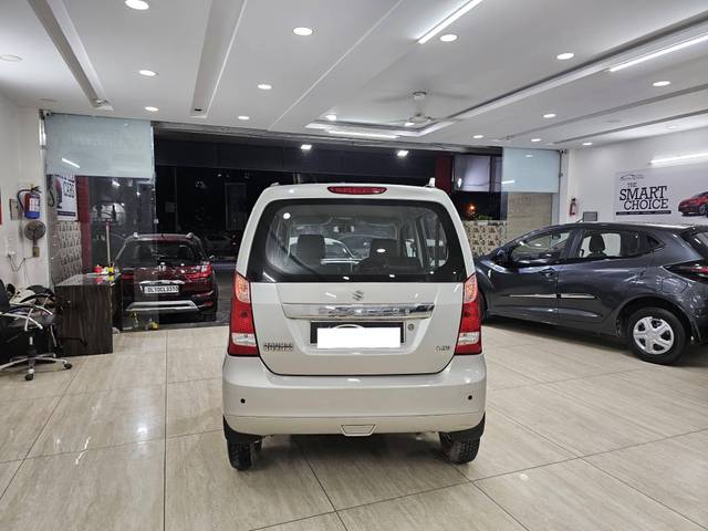 https://images10.gaadi.com/usedcar_image/4176638/original/processed_990d459674fa17e22f91efe082e429b8.jpg?imwidth=6402