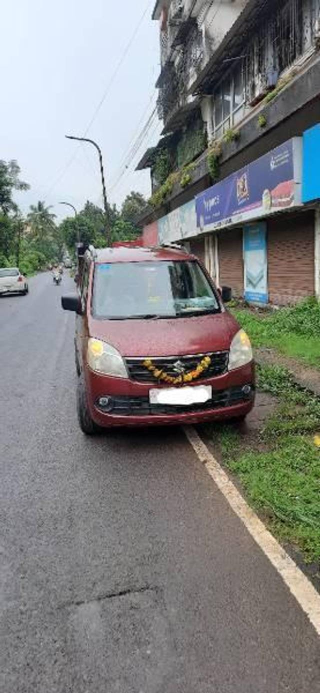 https://images10.gaadi.com/usedcar_image/4176781/original/processed_9d0c3034-070a-463b-9b92-8bee30459a08.jpg?imwidth=6401