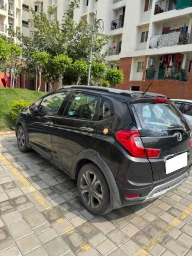 https://images10.gaadi.com/usedcar_image/4176804/original/processed_e7d7ee68-f794-44e3-aa9b-a03675e1f5d6.jpg?imwidth=6401