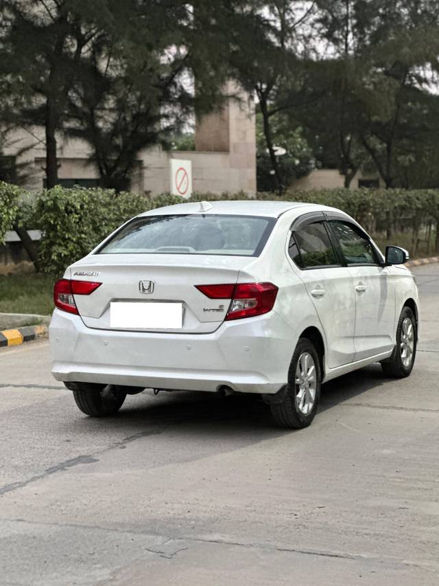 https://images10.gaadi.com/usedcar_image/4176837/original/processed_c8852f651f14a33ef17fa0c18b9750c7.jpg?imwidth=6401