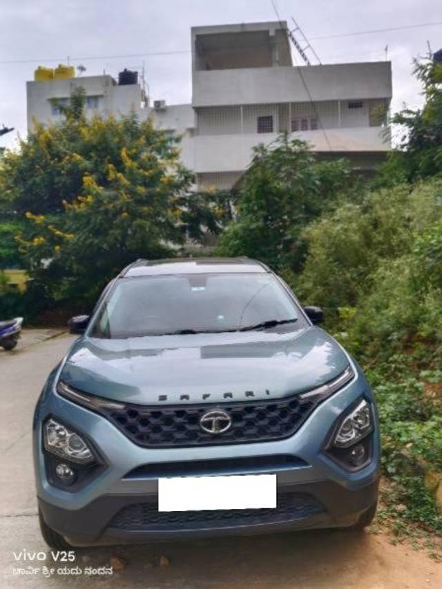 https://images10.gaadi.com/usedcar_image/4176990/original/processed_c97a7406-6480-4d66-912d-768776a461ad.jpg?imwidth=6400